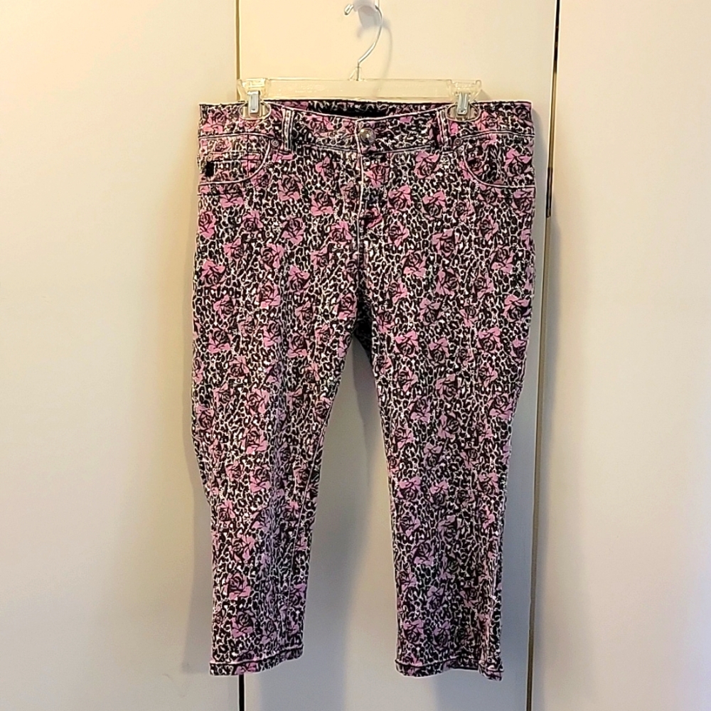 Torrid Black/Lavender Capris Size 12
